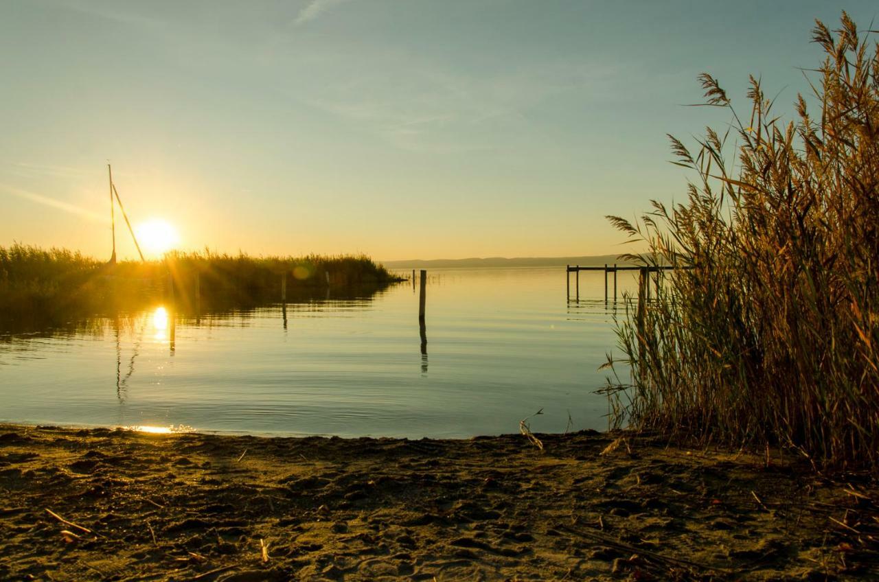 Gaestehaus Schmidt Podersdorf am See Buitenkant foto