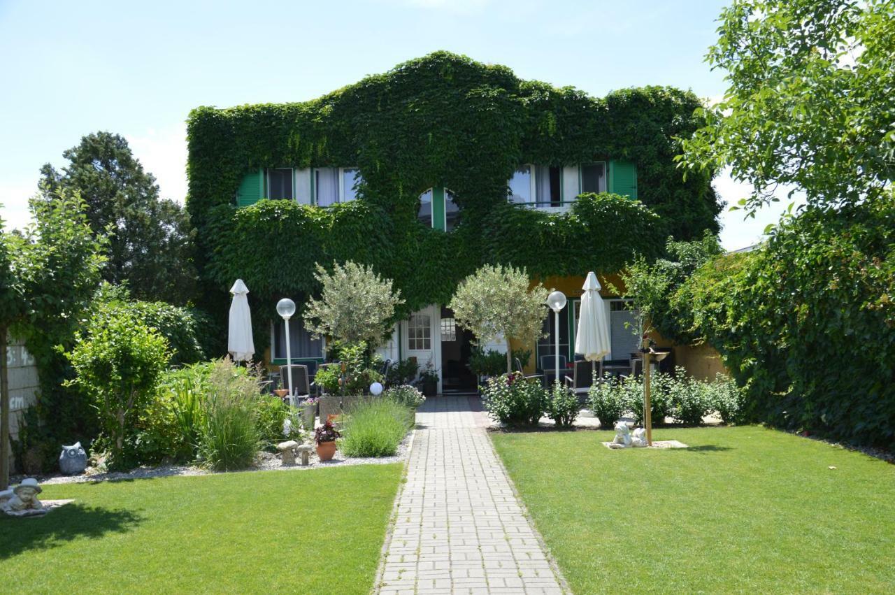 Gaestehaus Schmidt Podersdorf am See Buitenkant foto